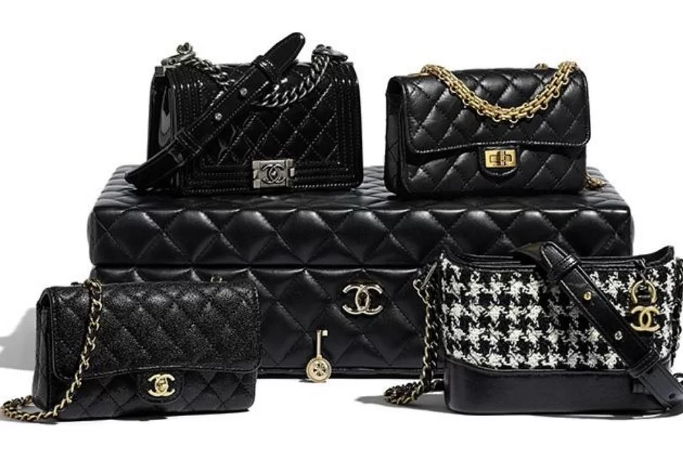 Coleção de bolsas pretas da Chanel